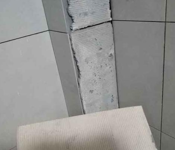 衡水市瓷砖空鼓维修公司分享下厨房瓷砖脱落的补救措施。